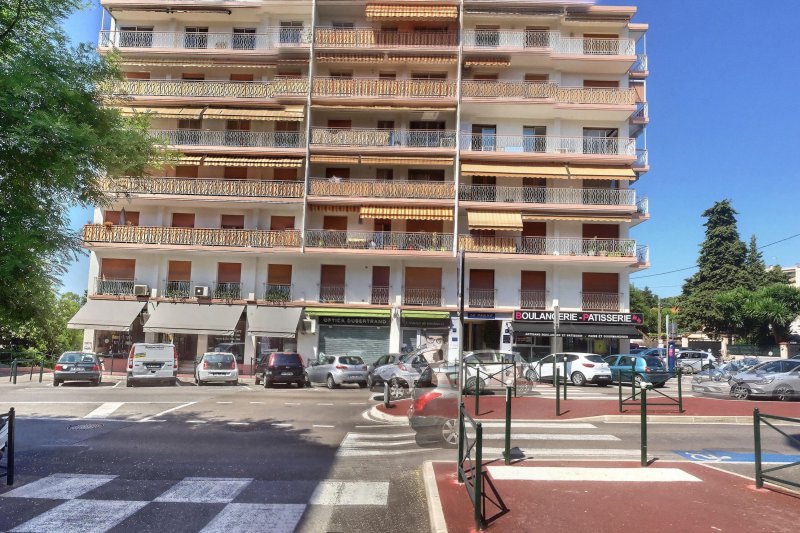 Place Benidorm 73 Avenue Du Campon Le Cannet